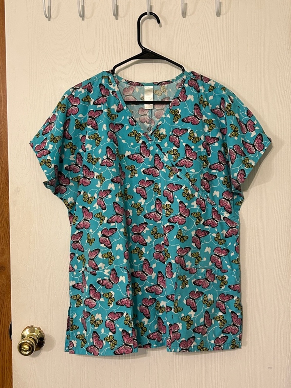 Scrubs by Nick & Sarah Women’s Teal Butterfly Print V-Neck Scrub Top Size Large